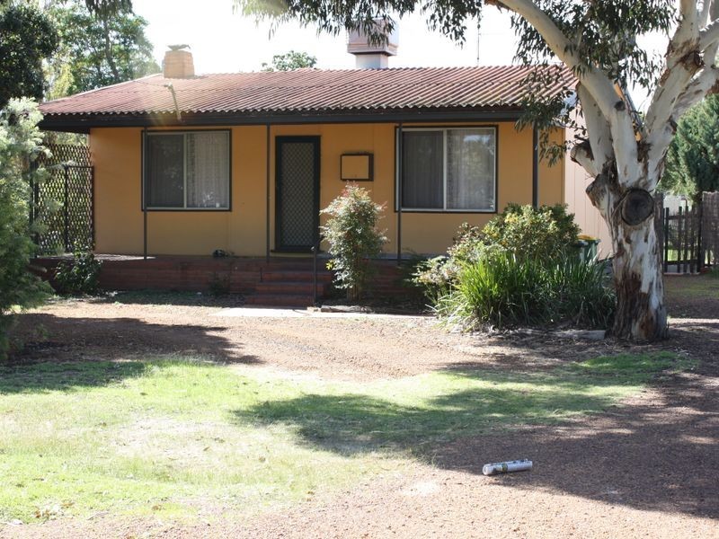 6 Fourth Street, Harvey WA 6220