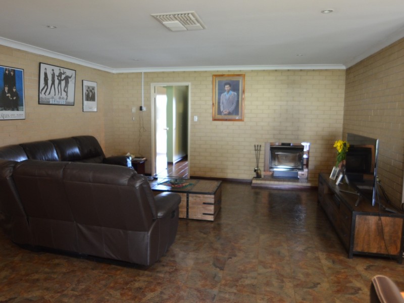 35 Hinge Road, Harvey WA 6220