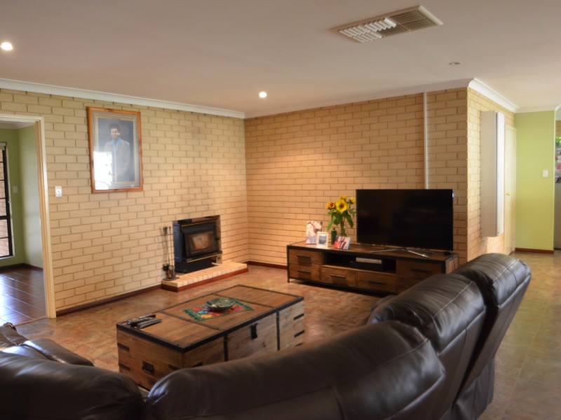 35 Hinge Road, Harvey WA 6220