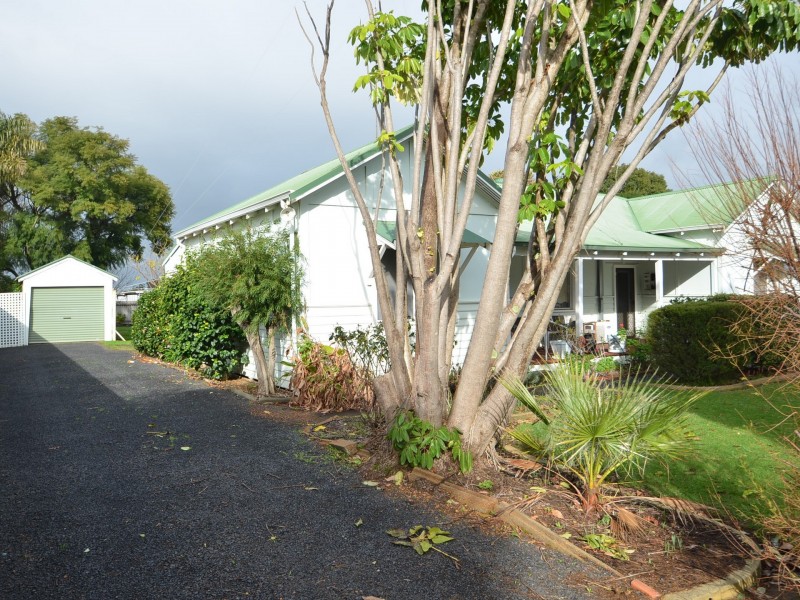 1 Sir James Avenue, Harvey WA 6220