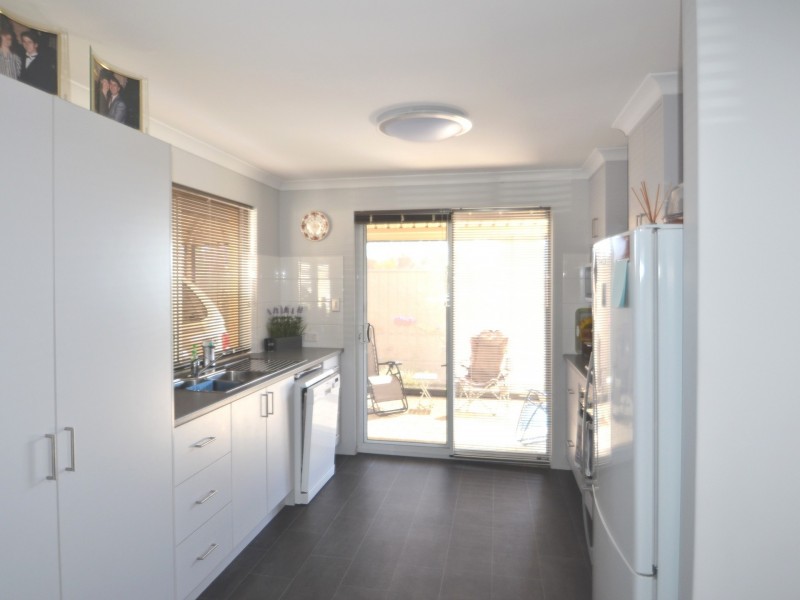 Unit 4/16 Jacobs Drive, Harvey WA 6220