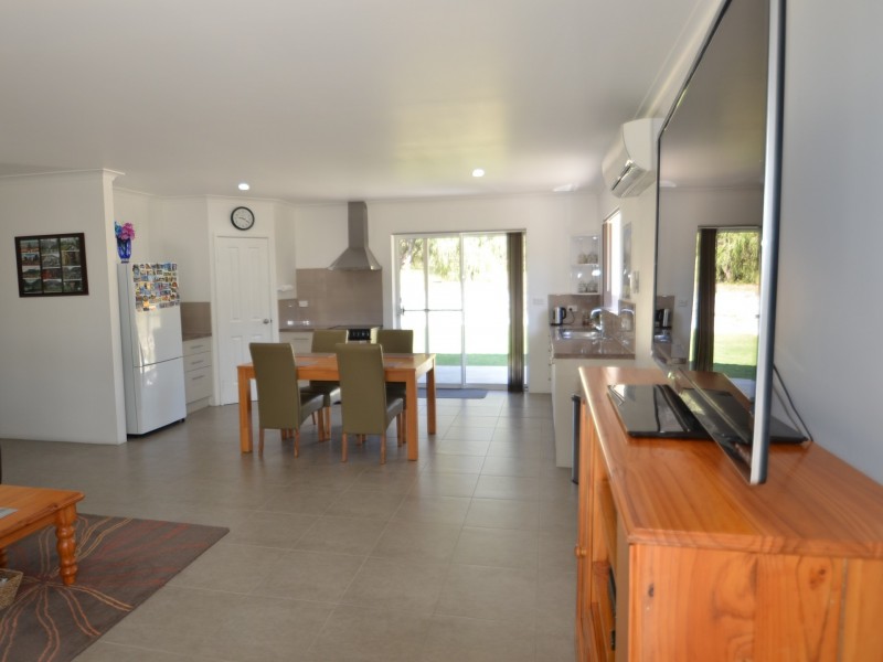 203 Thornton Drive, Uduc WA 6220