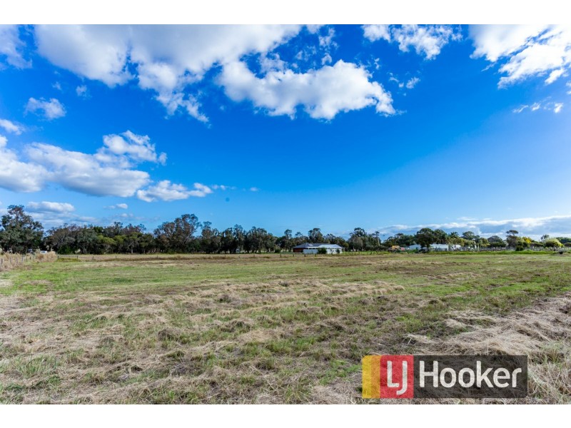 42 Roberts Road, Hamel WA 6215