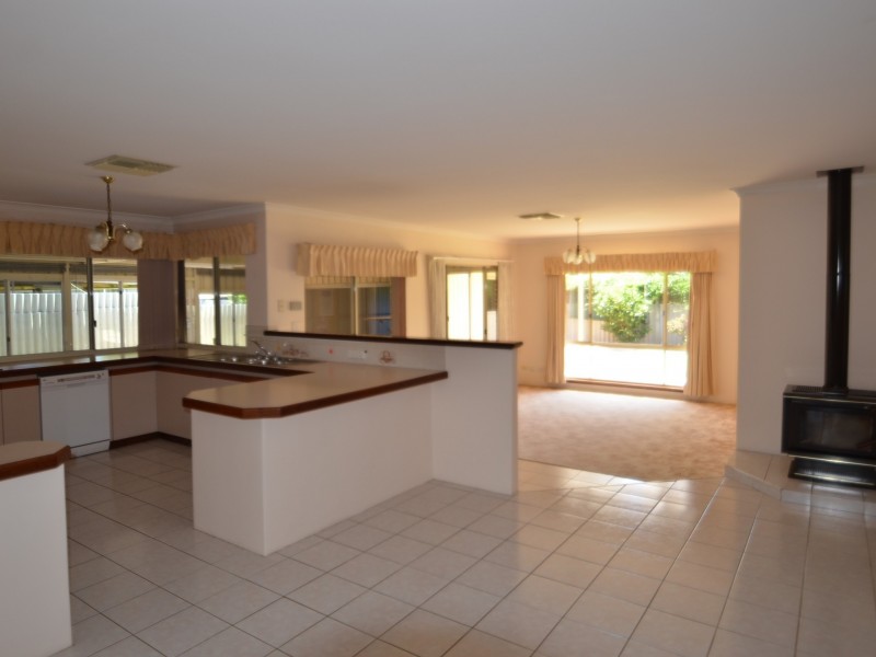 10 Minella Road, Harvey WA 6220