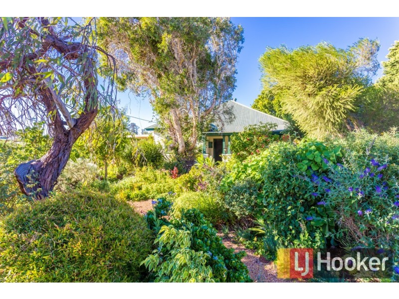 22 Centennial Avenue, Harvey WA 6220