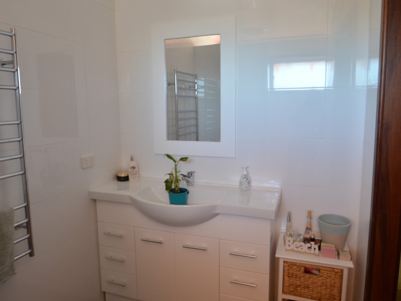 1 Hillside Road, Harvey WA 6220