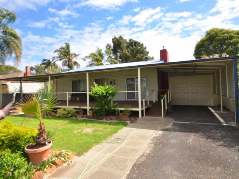 13 Merriedale Crescent, Harvey WA 6220