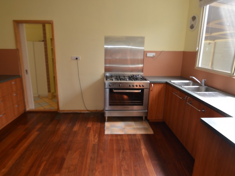 13 Merriedale Crescent, Harvey WA 6220