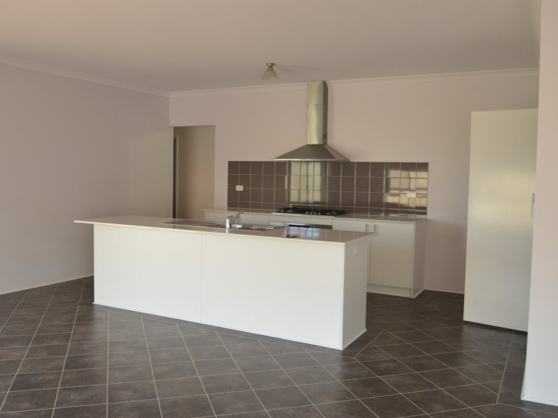 16 Raneri Avenue, Harvey WA 6220