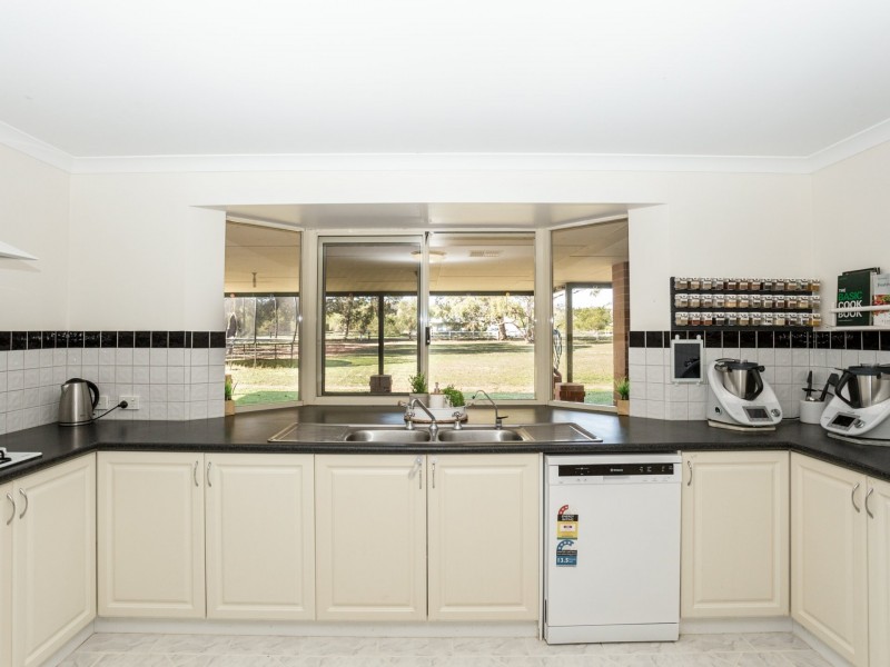 6 Kookaburra Close, Myalup WA 6220