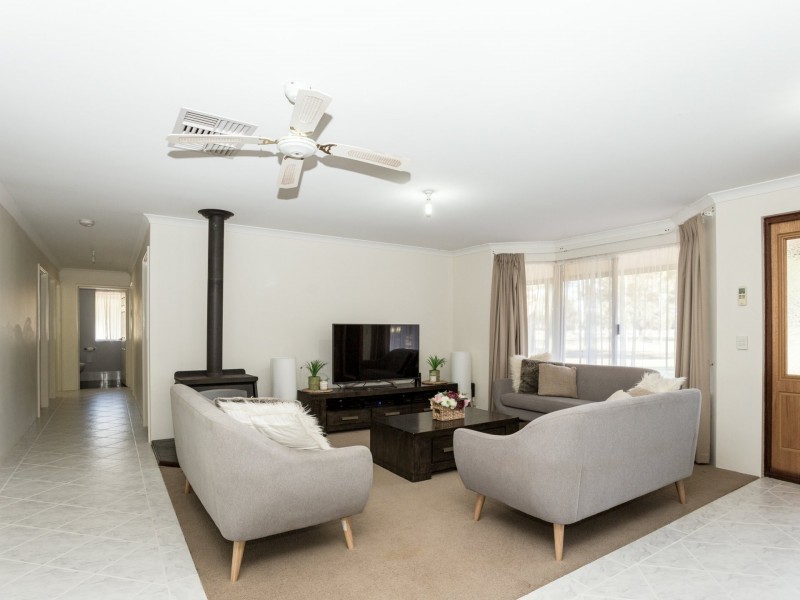6 Kookaburra Close, Myalup WA 6220