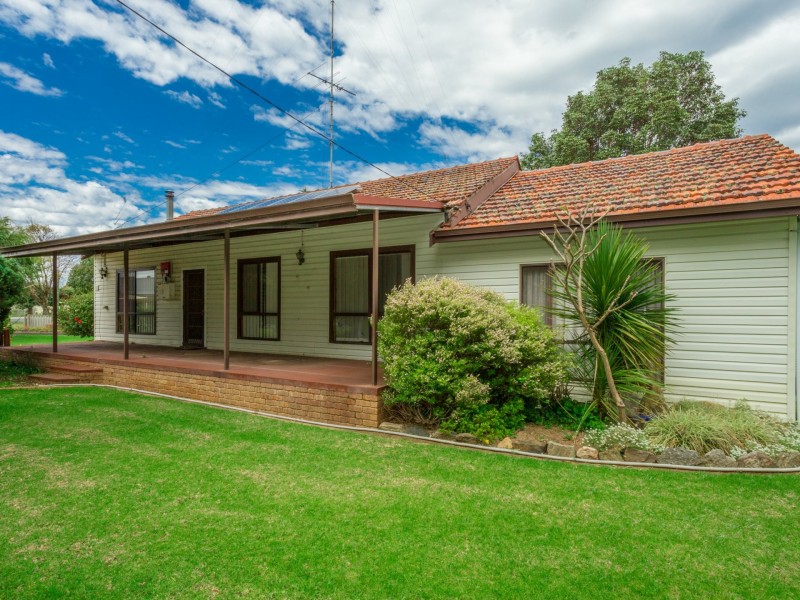 13 Hackett Road, Harvey WA 6220