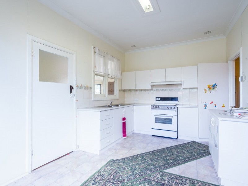 13 Hackett Road, Harvey WA 6220