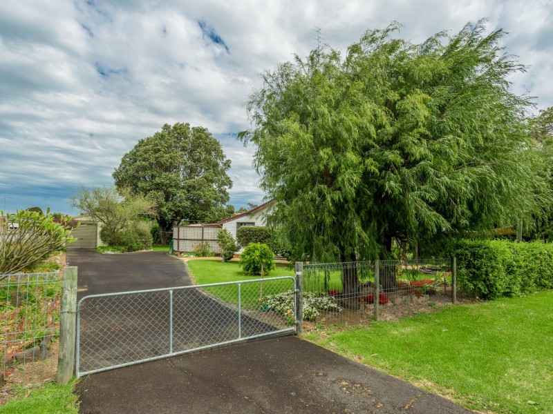 13 Hackett Road, Harvey WA 6220