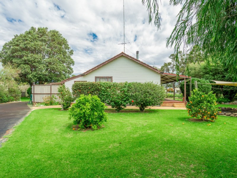 13 Hackett Road, Harvey WA 6220