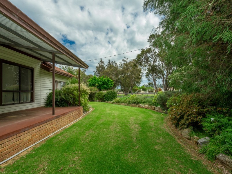 13 Hackett Road, Harvey WA 6220