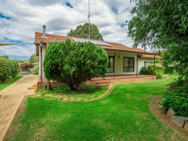 13 Hackett Road, Harvey WA 6220
