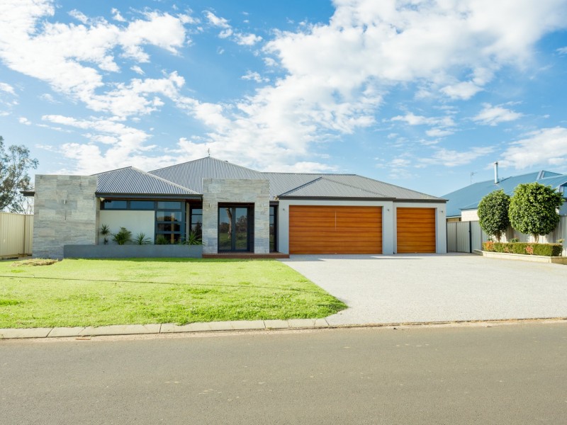 110 Herbert Road, Harvey WA 6220
