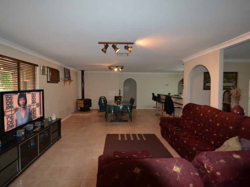 12 Lyons Way, Harvey WA 6220