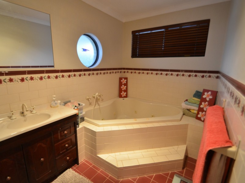 12 Lyons Way, Harvey WA 6220