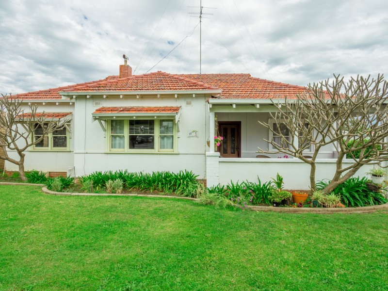 15 Newell Street, Harvey WA 6220