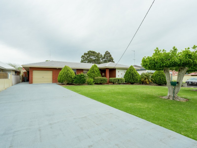 4 Grieves Street, Harvey WA 6220