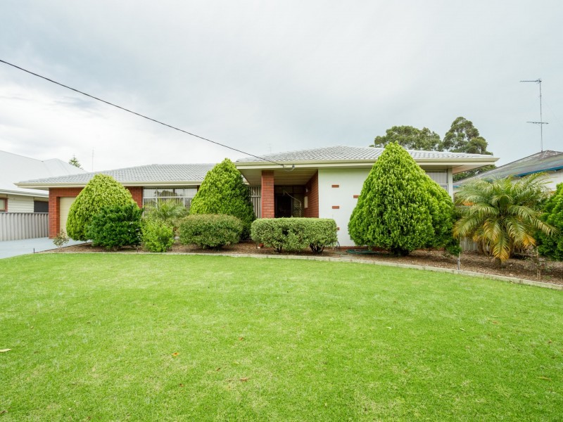 4 Grieves Street, Harvey WA 6220