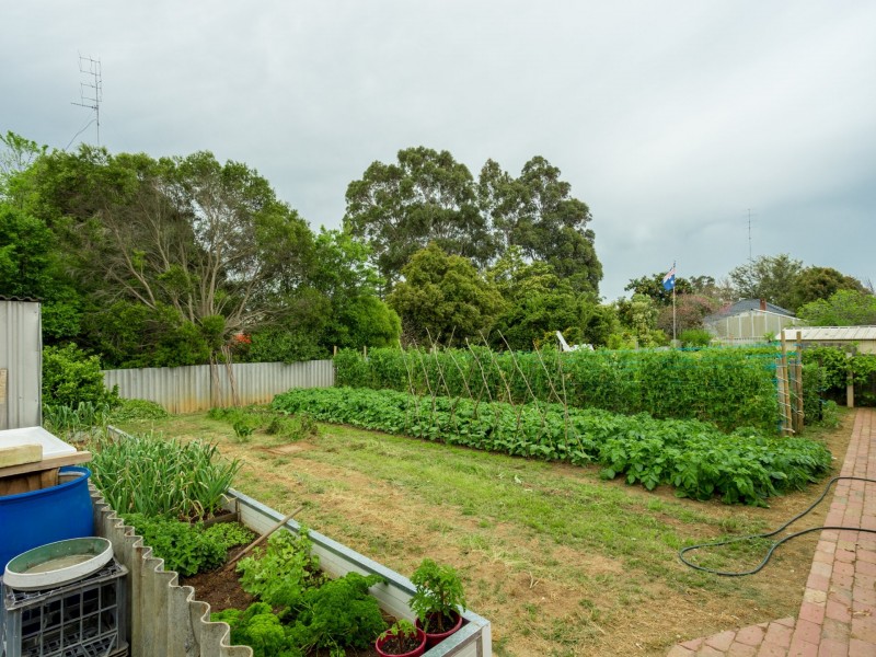 4 Grieves Street, Harvey WA 6220