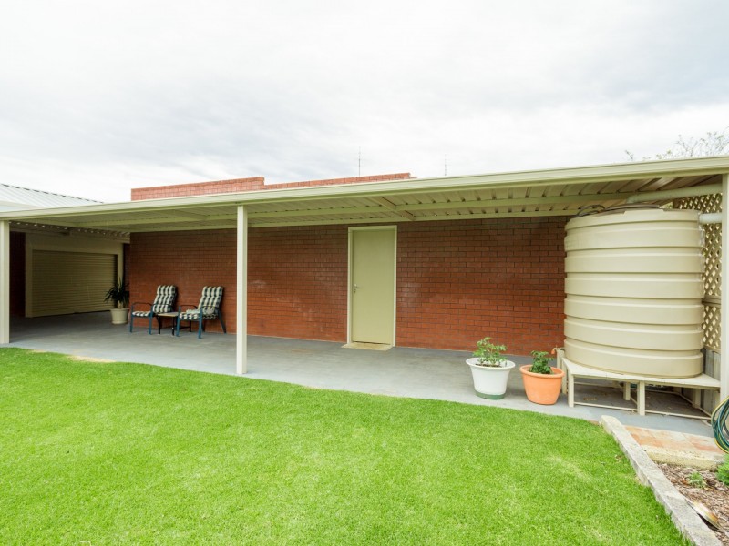 4 Grieves Street, Harvey WA 6220