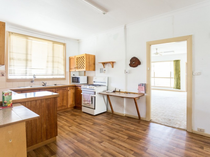 16 Roy Street, Harvey WA 6220