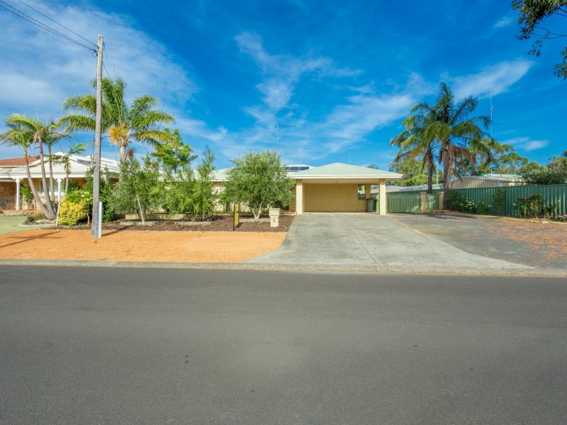 4 Young Street, Harvey WA 6220