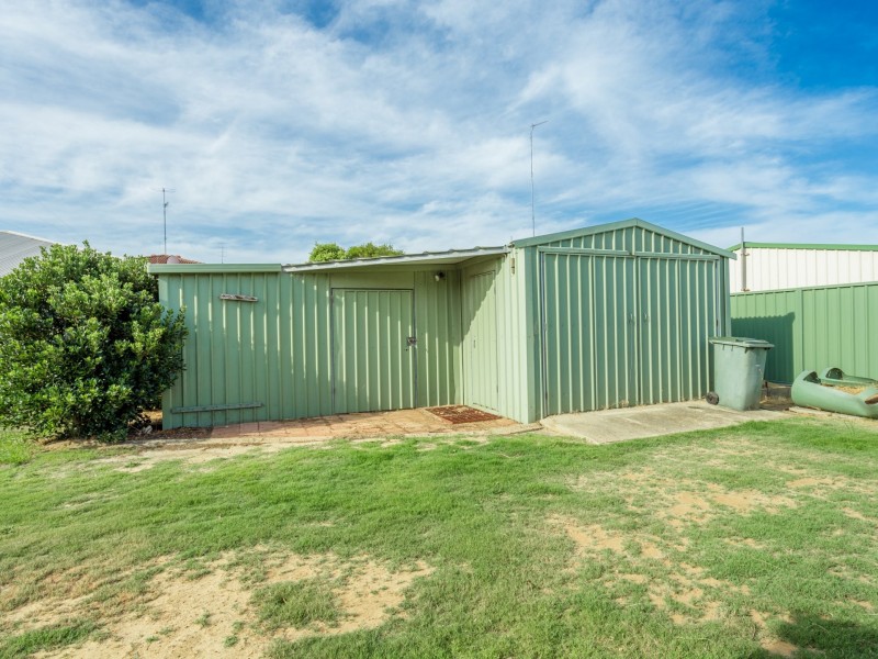 4 Young Street, Harvey WA 6220
