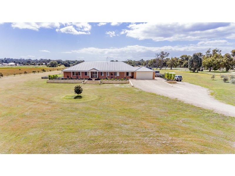 64 Thornton Drive, Uduc WA 6220