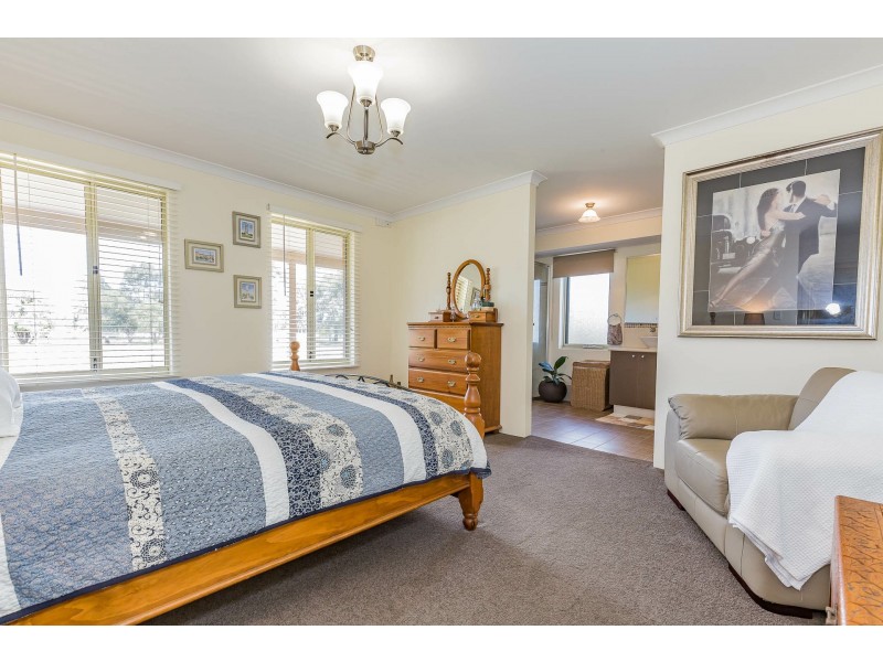 64 Thornton Drive, Uduc WA 6220