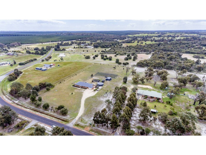 64 Thornton Drive, Uduc WA 6220