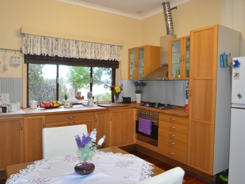 11 Grieves Street, Harvey WA 6220