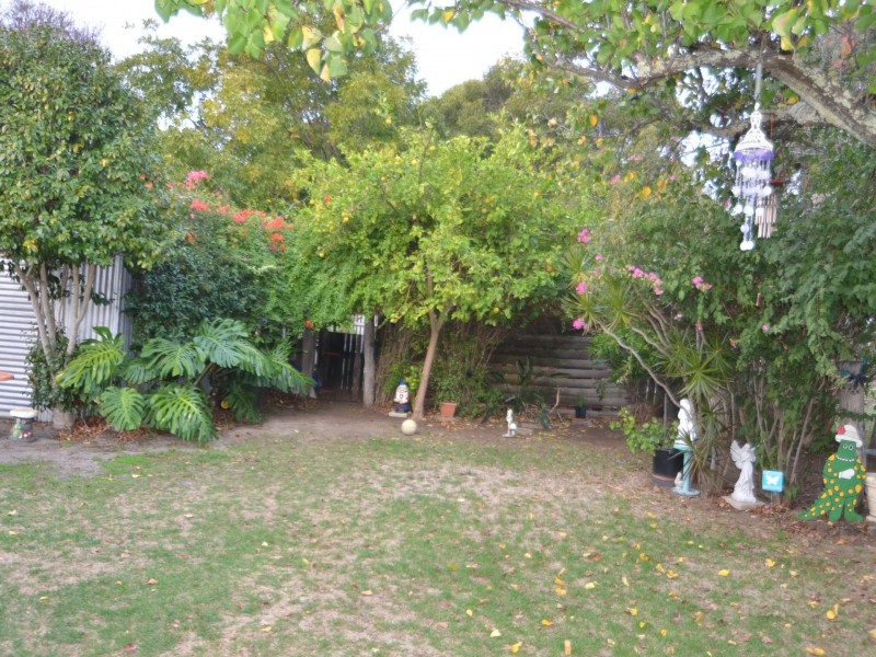 11 Grieves Street, Harvey WA 6220