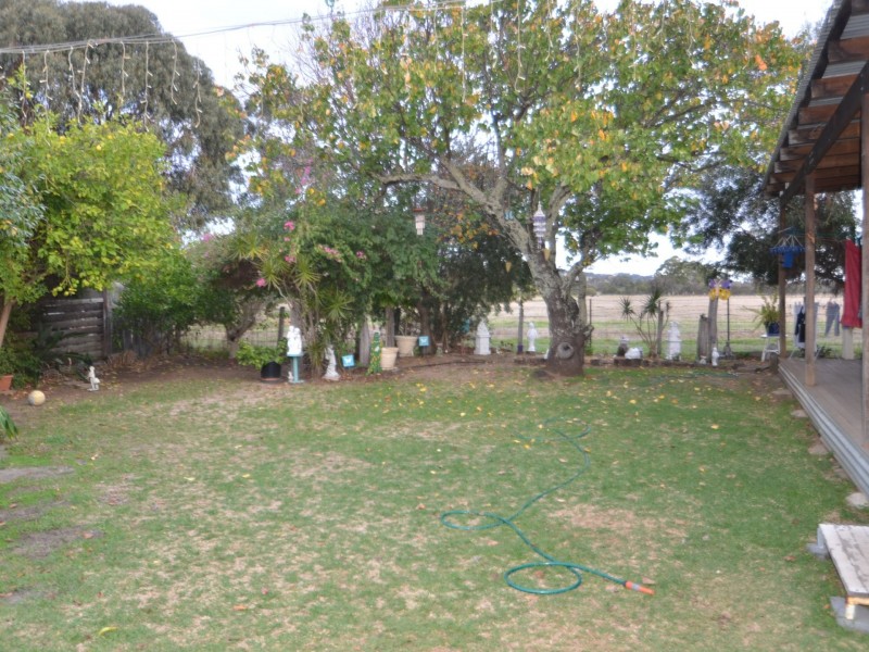 11 Grieves Street, Harvey WA 6220