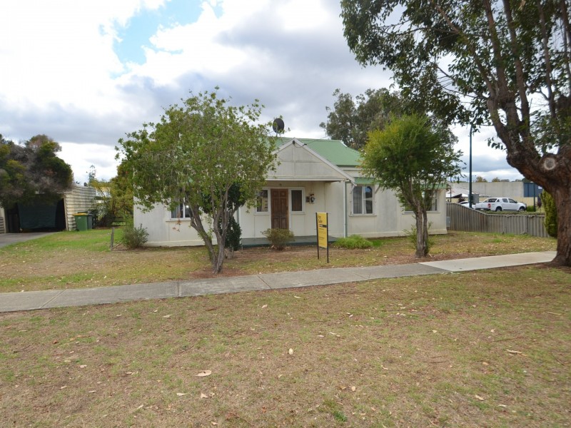 20 Newell Street, Harvey WA 6220