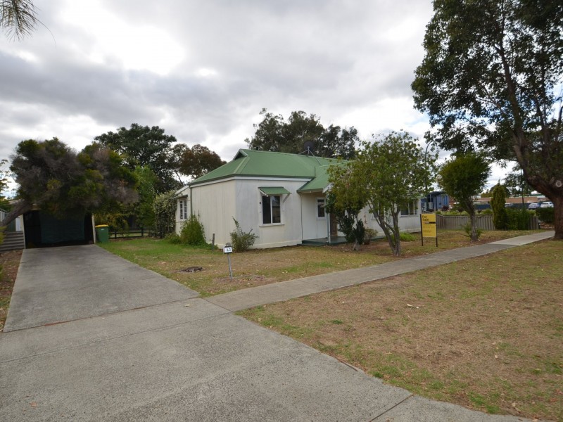 20 Newell Street, Harvey WA 6220