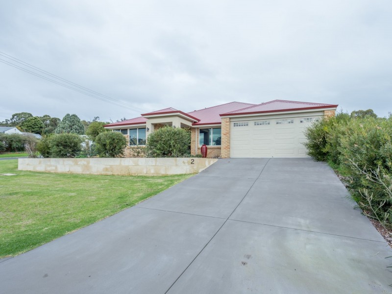 2 Greenfields Road, Harvey WA 6220