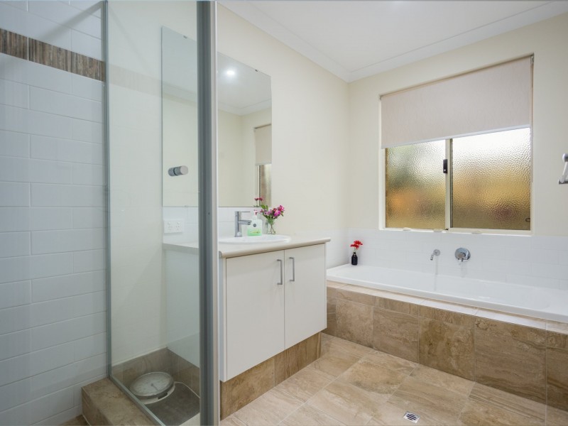 2 Greenfields Road, Harvey WA 6220