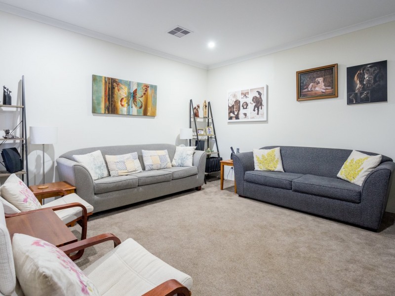 2 Greenfields Road, Harvey WA 6220
