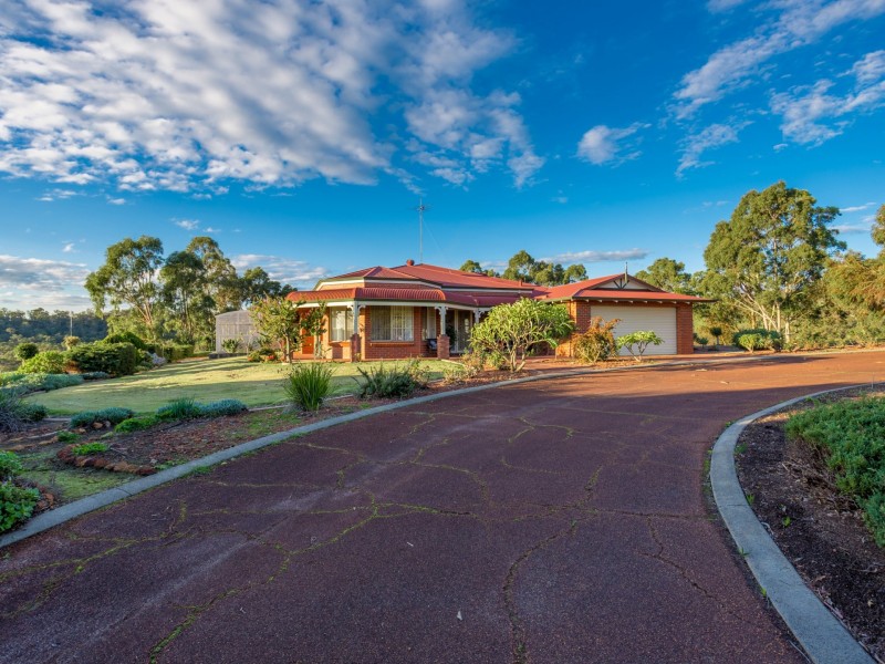 33 Logue Road, Harvey WA 6220