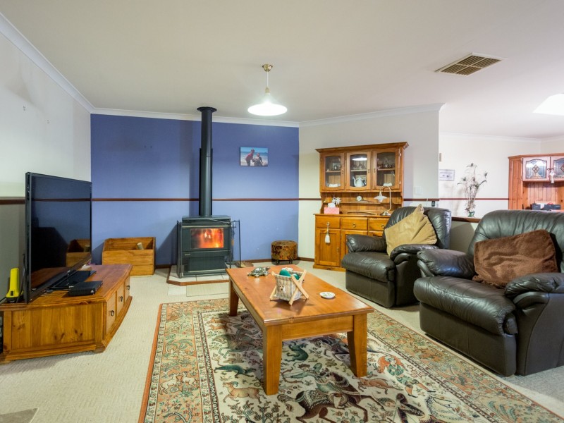 33 Logue Road, Harvey WA 6220