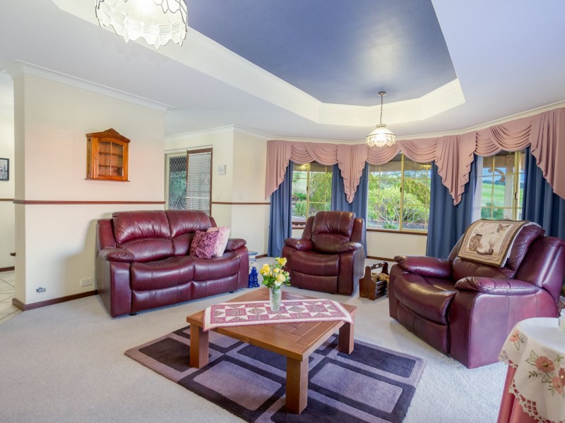 33 Logue Road, Harvey WA 6220