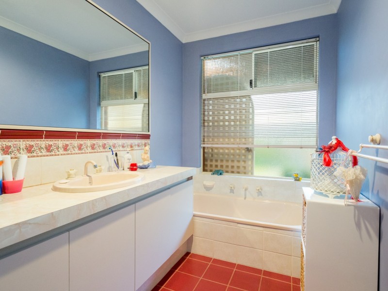 33 Logue Road, Harvey WA 6220