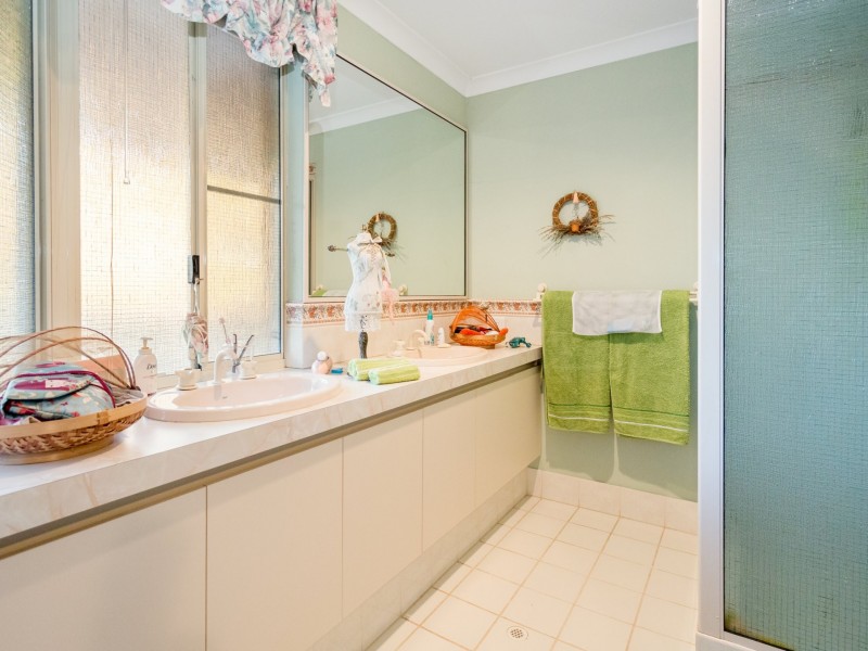 33 Logue Road, Harvey WA 6220