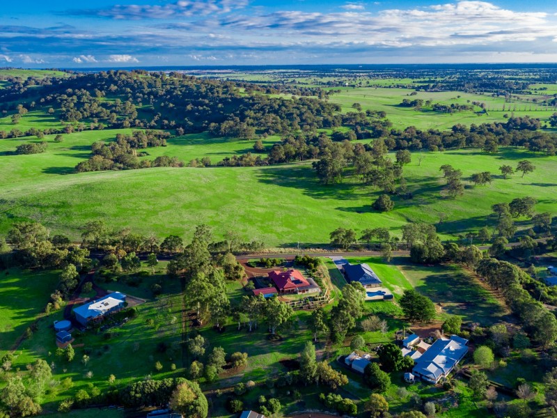 33 Logue Road, Harvey WA 6220