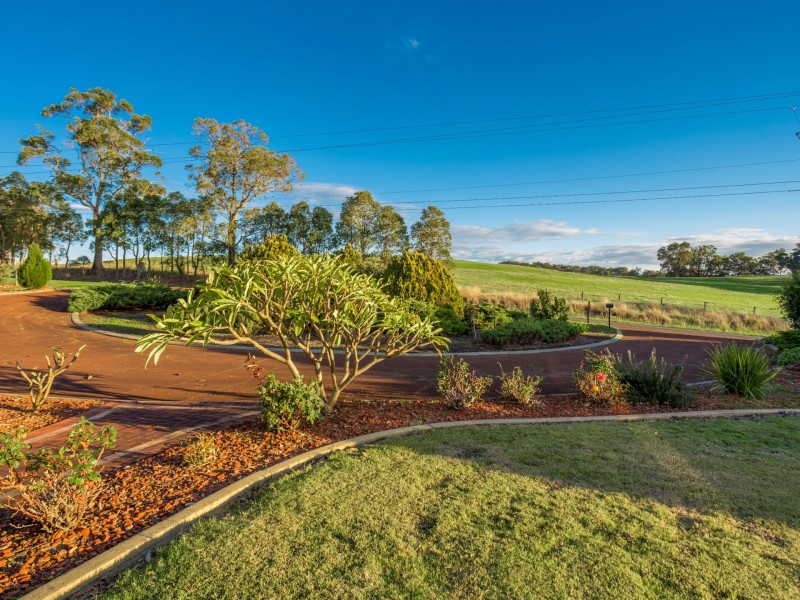 33 Logue Road, Harvey WA 6220